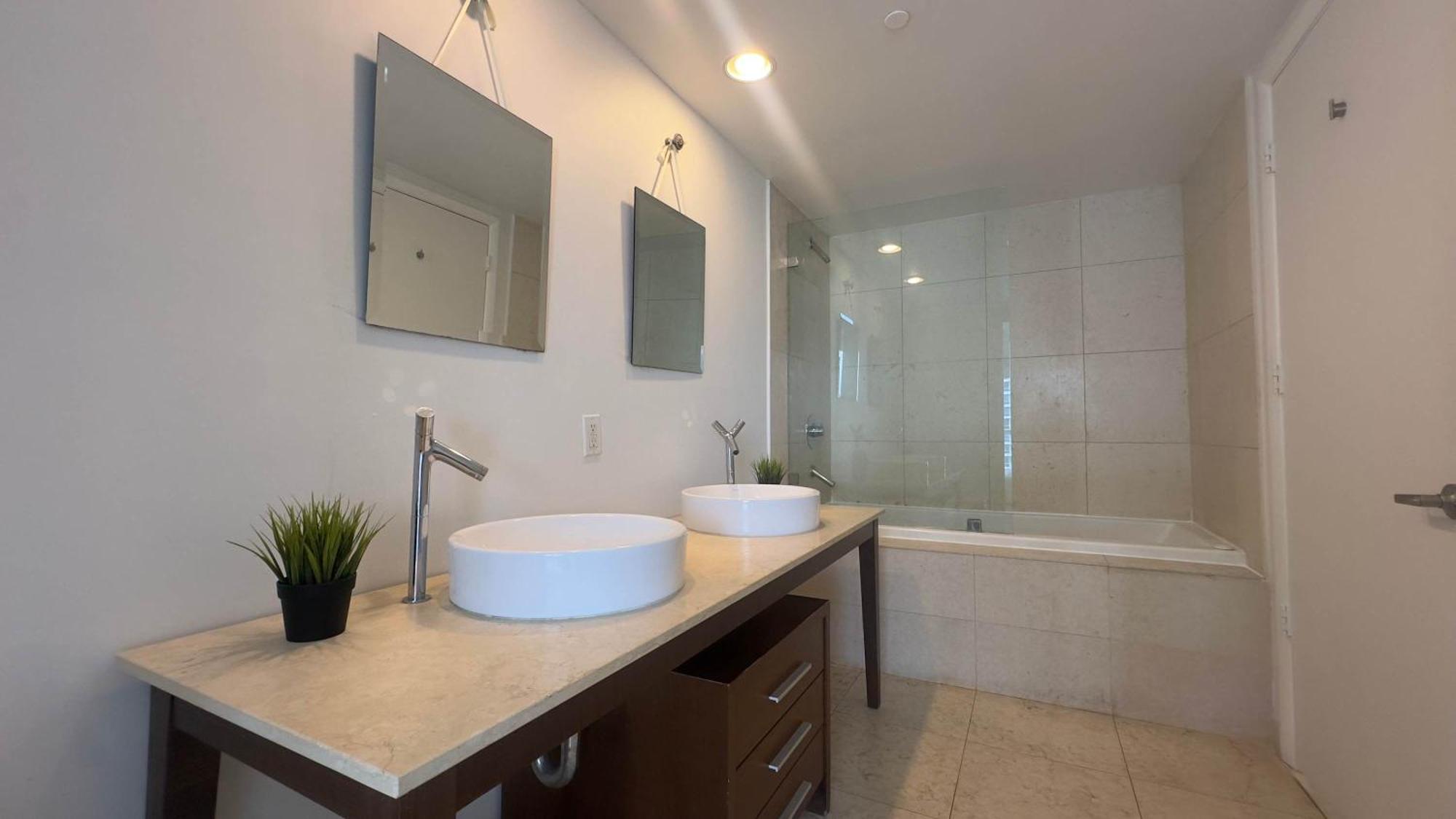 Mvr - Icon Brickell - View & Value *